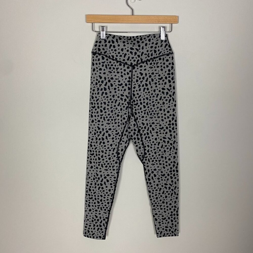 Balance Athletica Ascend Snow Leopard Leggings Size M Yoga Pilates Workout Gym
